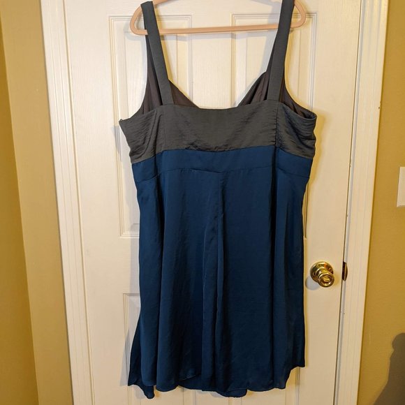Jump Girl Sleeveless Gray & Blue Satin Dress w/Front Pleats - size 3X - Picture 2 of 7